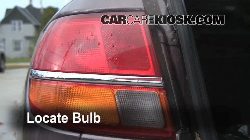 2000 Saturn LS2 3.0L V6 Lights Turn Signal - Rear (replace bulb)